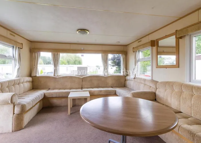 Spacious 8 Berth Caravan For Hire At Southview Holiday Park Ref 33002Tc