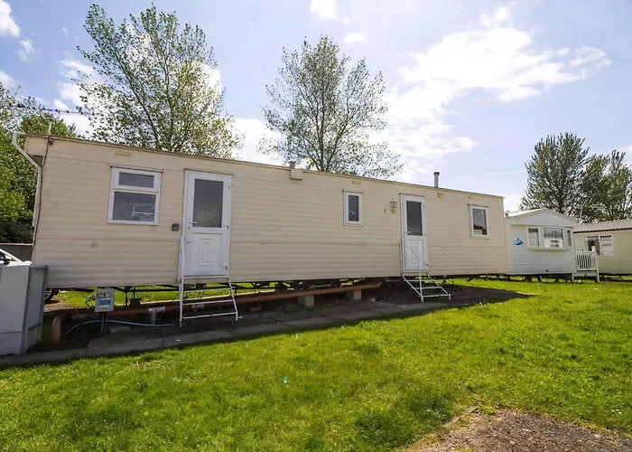 Spacious 8 Berth Caravan For Hire At Southview Holiday Park Ref 33002Tc