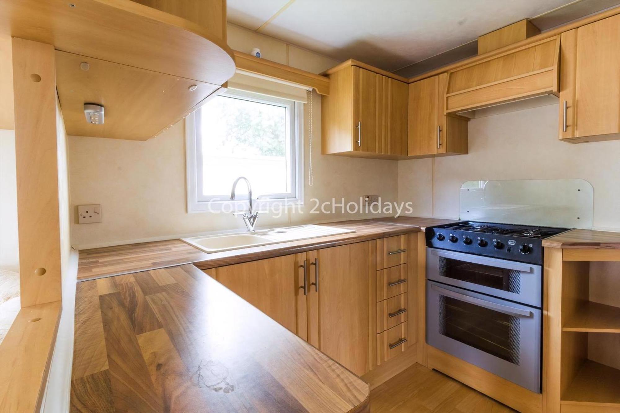 Campsite Spacious 8 Berth Caravan For Hire At Southview Ref 33002tc Skegness