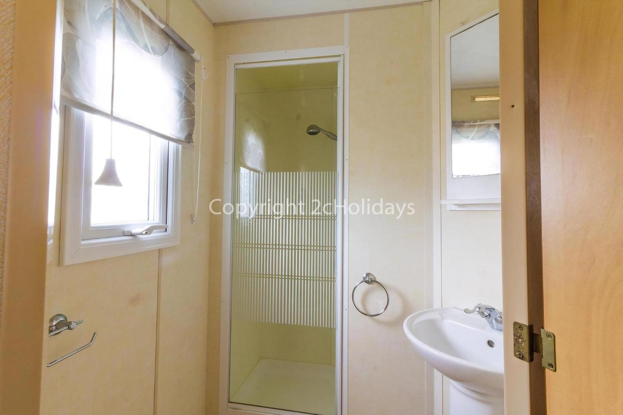 Spacious 8 Berth Caravan For Hire At Southview Ref 33002tc Campsite Skegness