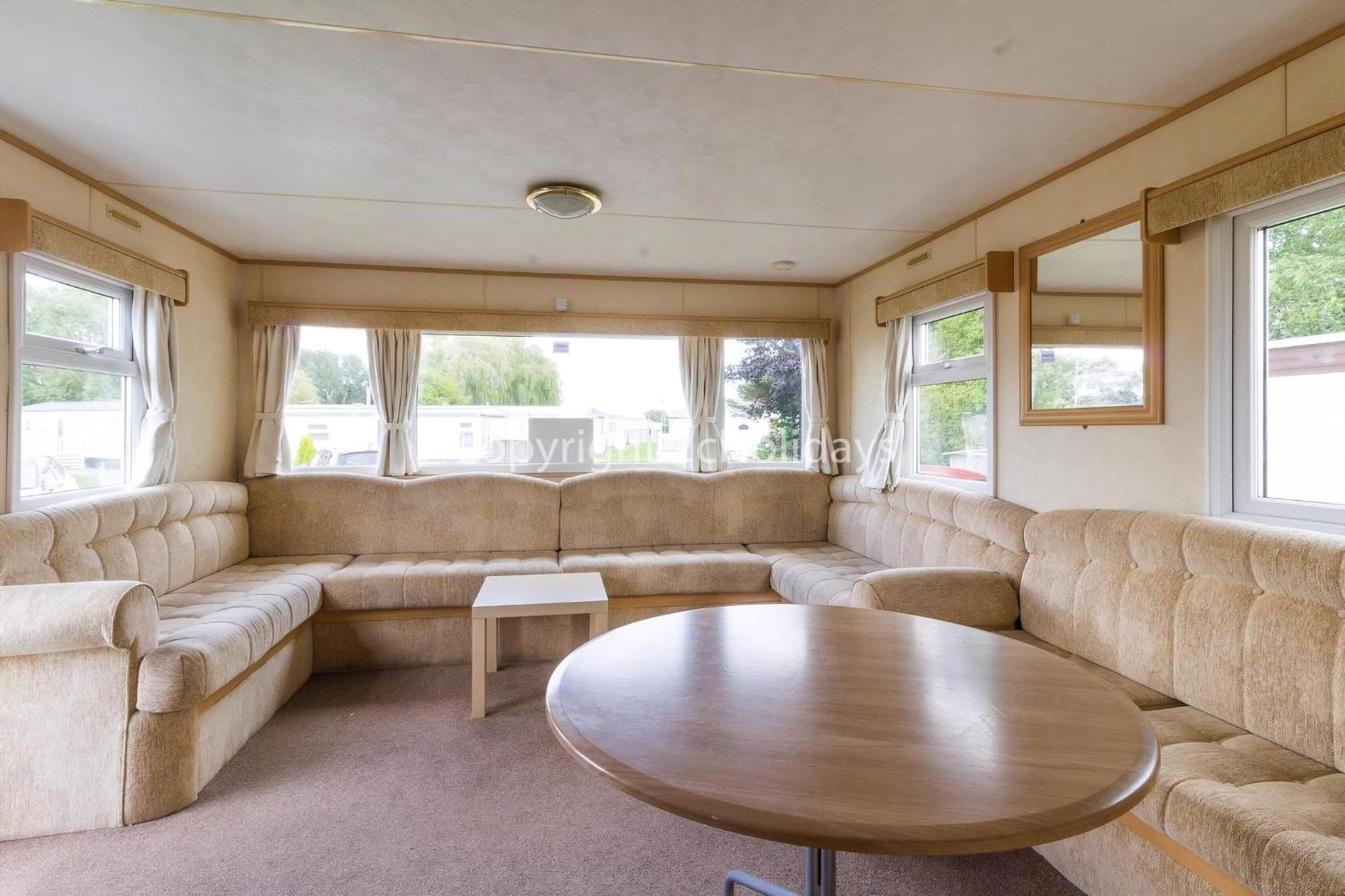 Spacious 8 Berth Caravan For Hire At Southview Ref 33002tc Skegness