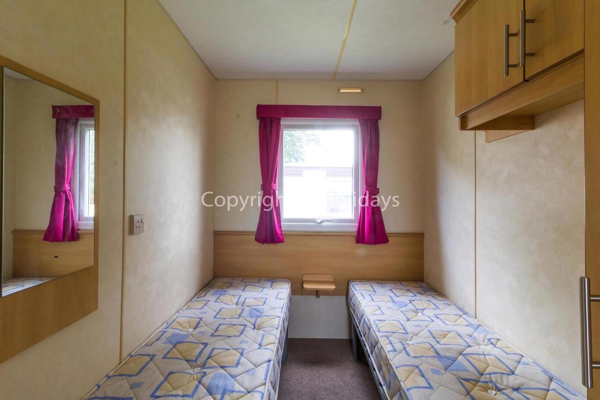 Spacious 8 Berth Caravan For Hire At Southview Ref 33002tc Campsite Skegness