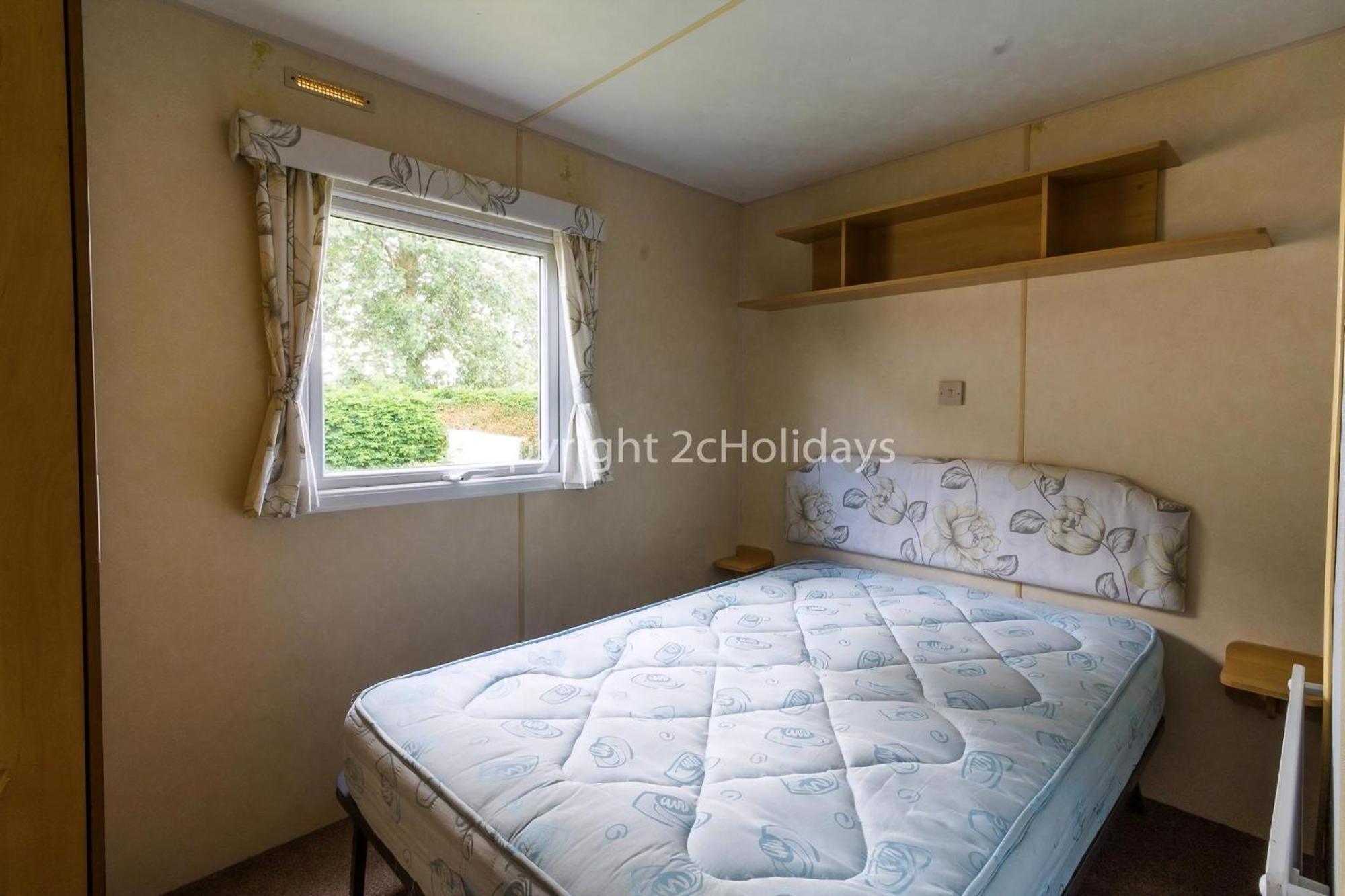 Campsite Spacious 8 Berth Caravan For Hire At Southview Ref 33002tc *